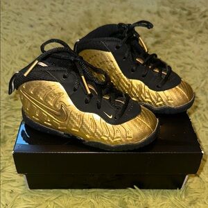 Nike Kids Gold and Black Sneakers Little posite pro